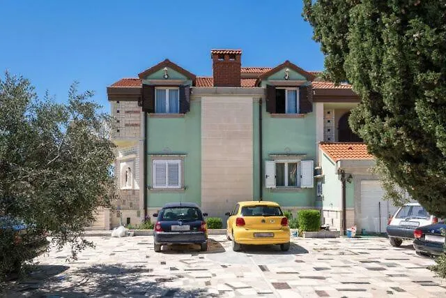 Apartment Leopold Kaštela