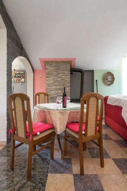 Apartment Leopold Kastela 0*,  Croatia