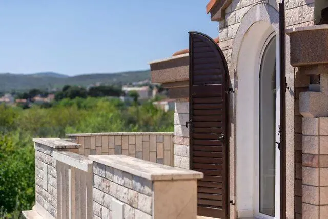 Apartment Leopold Kastela 0*,  Croatia
