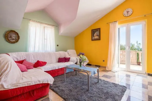 Apartment Leopold Kaštela 0*,