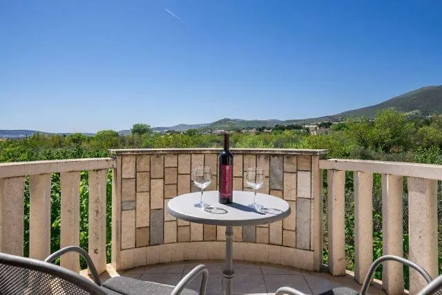 Apartment Leopold Kastela Croatia